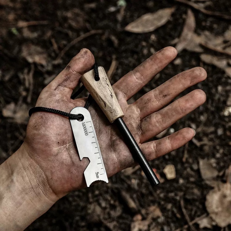 الصوان الخارجي المحمول، مزود ب - مراجعة Ferro Rod Striker وسعره